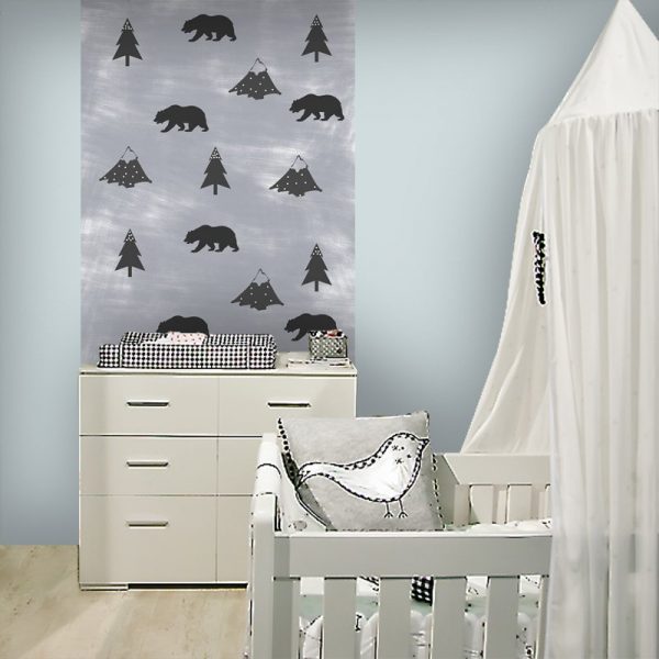 szare dekoracje z drzewami