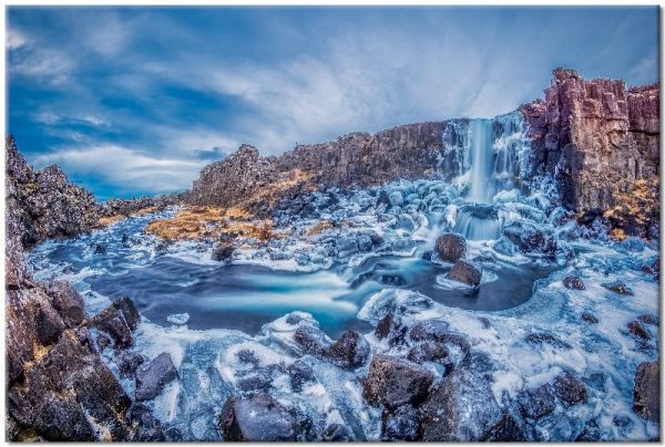 obraz z wodospadem niebieskim