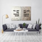 plakat z napisem do salonu
