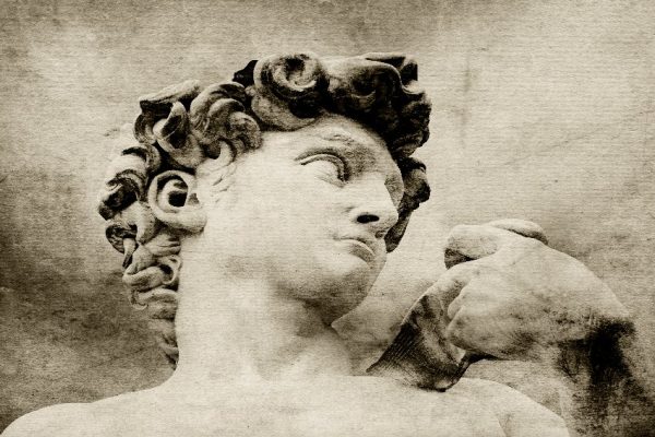 tapeta z rzeźbą ''Dawida'' w sepii