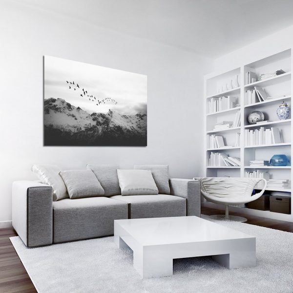 góra na plakacie z ptakami