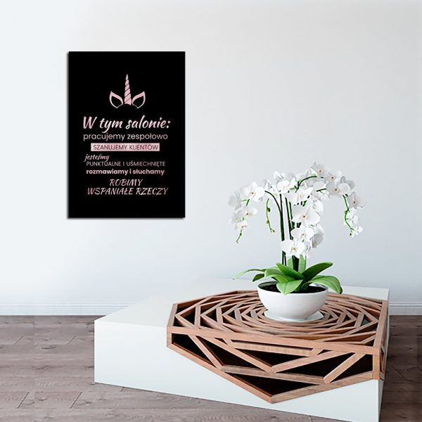 metaliczny plakat do salonu kosmetycznego