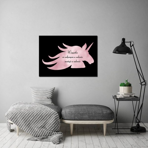 jednorożec na plakacie z napisami
