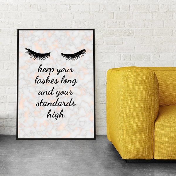 plakat z modnym hasłem