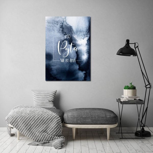 Plakat z motywem abstrakcji i polskim przysłowiem