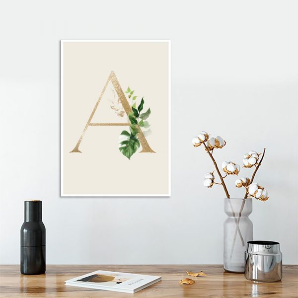 liście i litery na plakatach