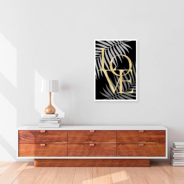 dekoracja z motywem napisu love