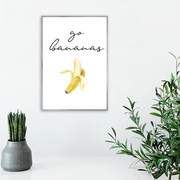 Plakat z napisem po angielsku do salonu