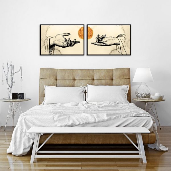 Dyptyk kremowy z dłońmi i słońcem