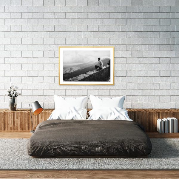 Plakat z motywem gór i mężczyzny