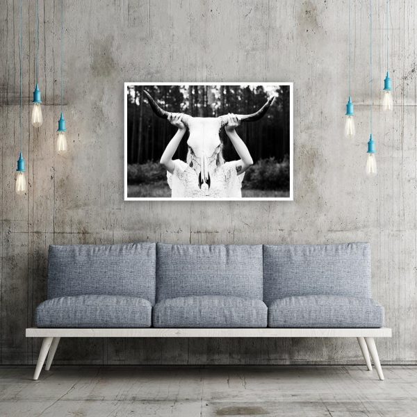 Czarno-biały plakat z czaszką