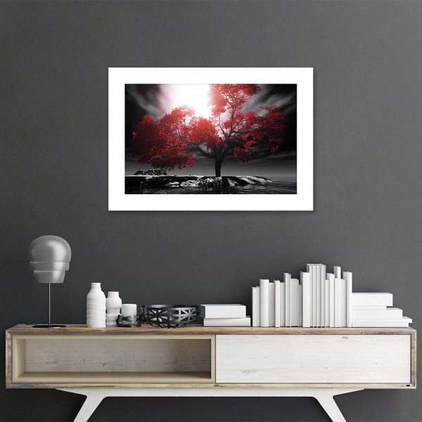 Plakat z czerwonym drzewem