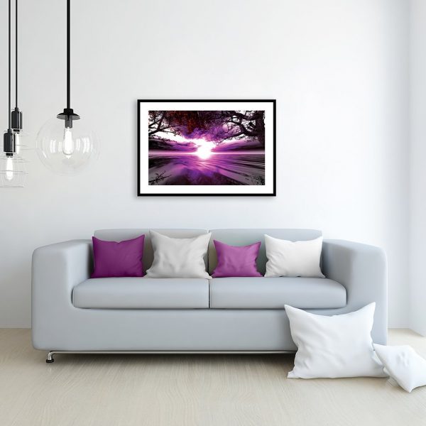 plakat z fioletowym wschodem słońca nad kanapę