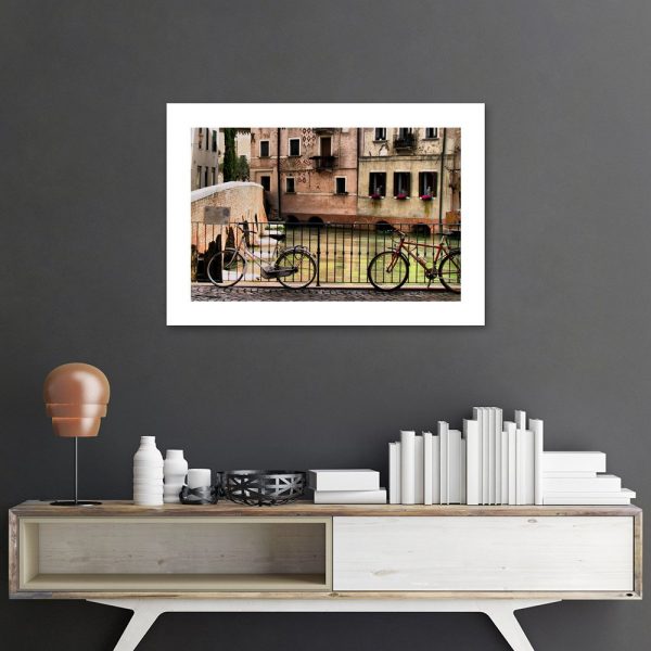 plakat z miastem i rowerami do salonu