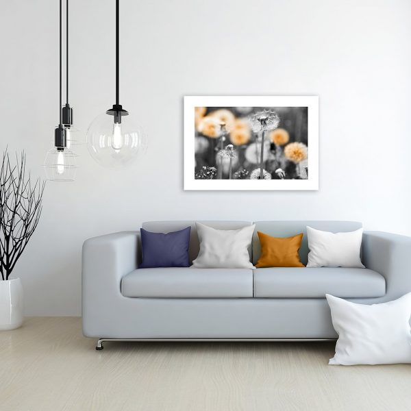 plakat dmuchawce w salonie na ścianie