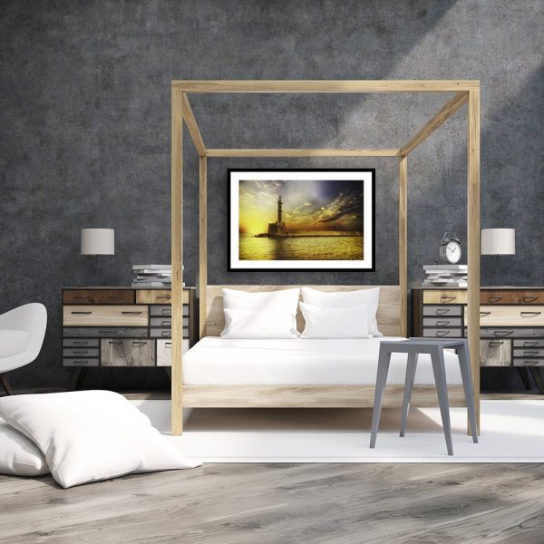 plakat z widokiem na latarnię morską w sypialni