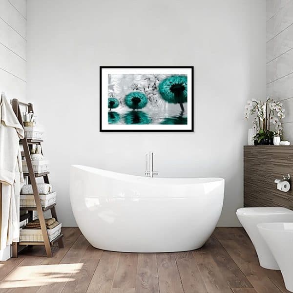 plakat turkusowe dmuchawce w łazience