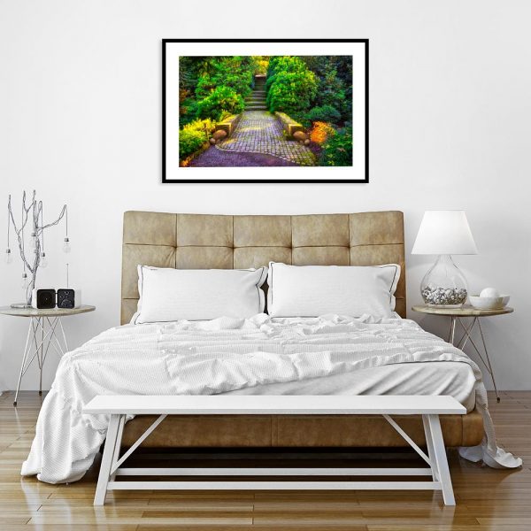 plakat z zielonymi krzewami na ścianie