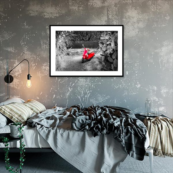 plakat czerwony motocykl w sypialni