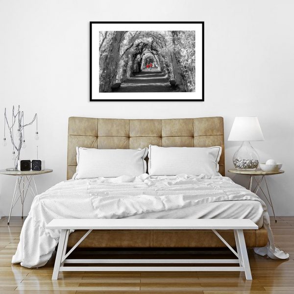 plakat z parą w sypialni nad łóżko