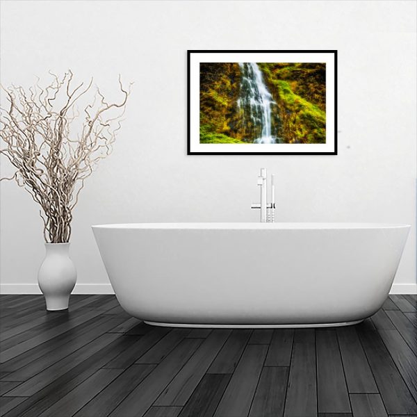 plakat z widokiem na wodospad