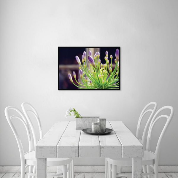 plakat z motywem kwiatowym w jadalni