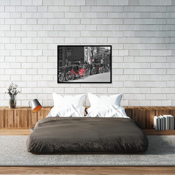 czerwone rowery na plakacie w sypialni
