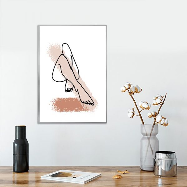 plakat beżowe smugi i nogi