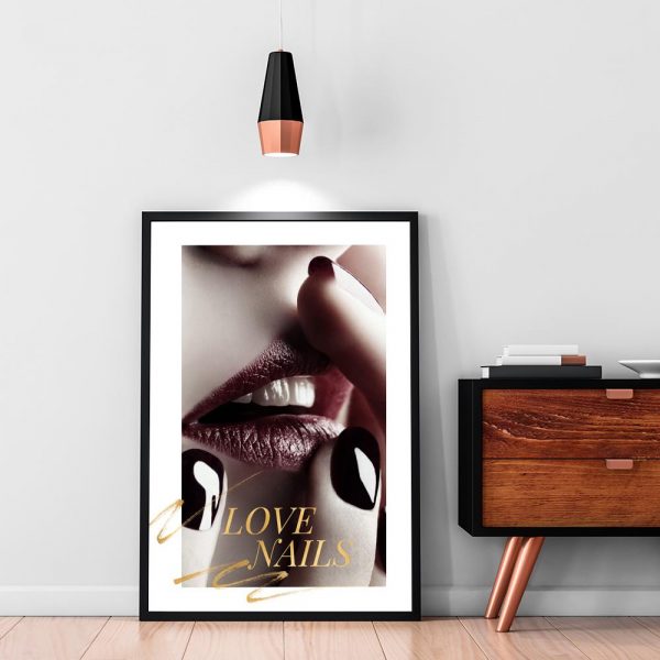 plakat z zdjęciem kobiety