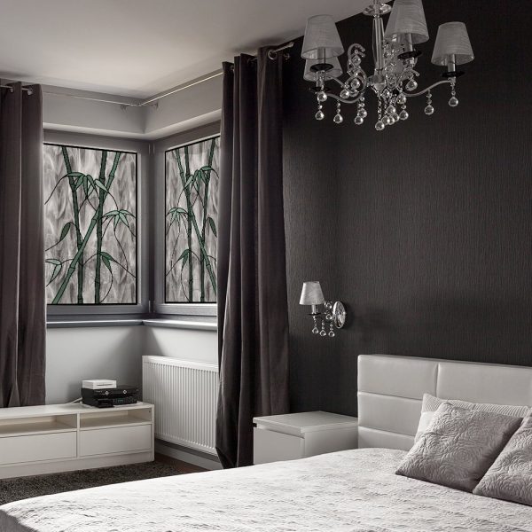 Witraż na naklejce szary bambus