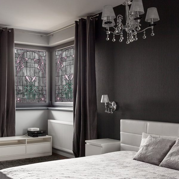 Naklejka witrażowa z kwiatami lilii