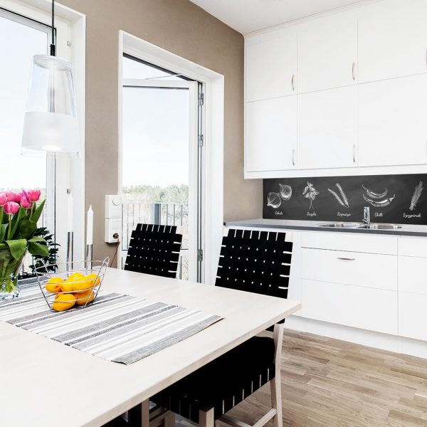 czarno-biała fototapeta kuchenna z motywem przypraw