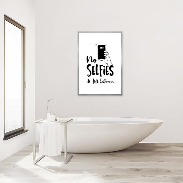 plakat no selfies in the bathroom