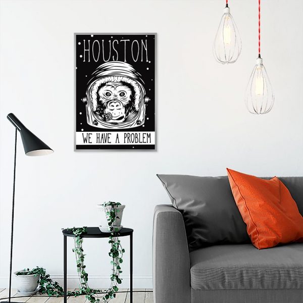 czarno-biały plakat z małpką