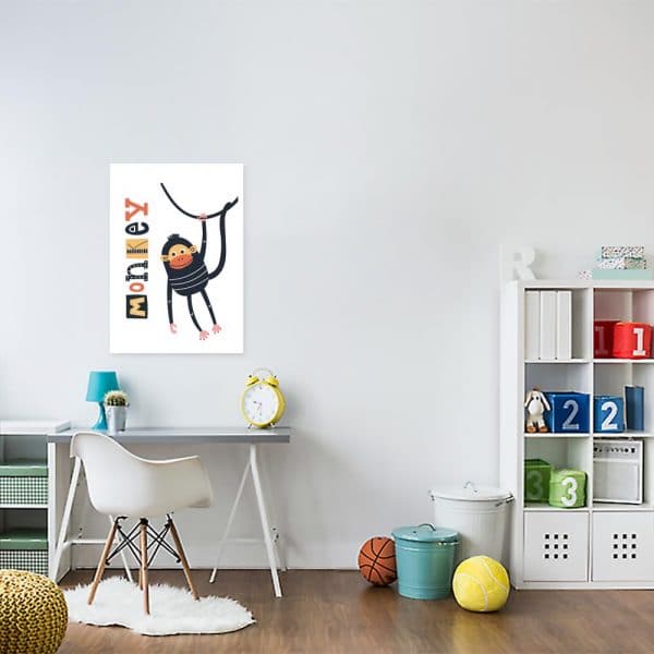 plakat z kolorowym napisem i małpką