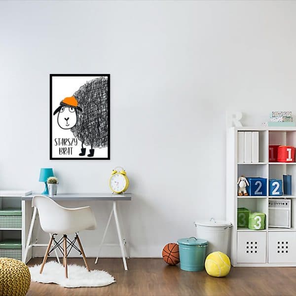 plakat z owcą w czapce do pokoju dziecka