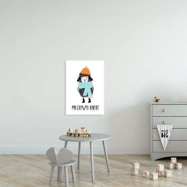 plakat z owieczką w kolorowym ubraniu na ścianę do pokoju dziecka