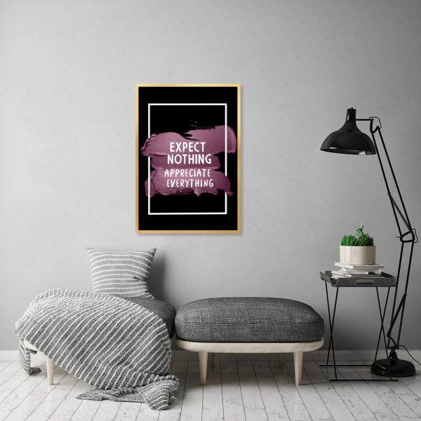 dekoracja z napisem na różowym tle