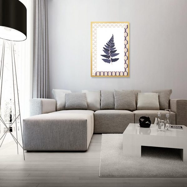 listek na plakacie nad sofą