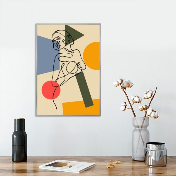 kobieta z minimalistycznym wzorem