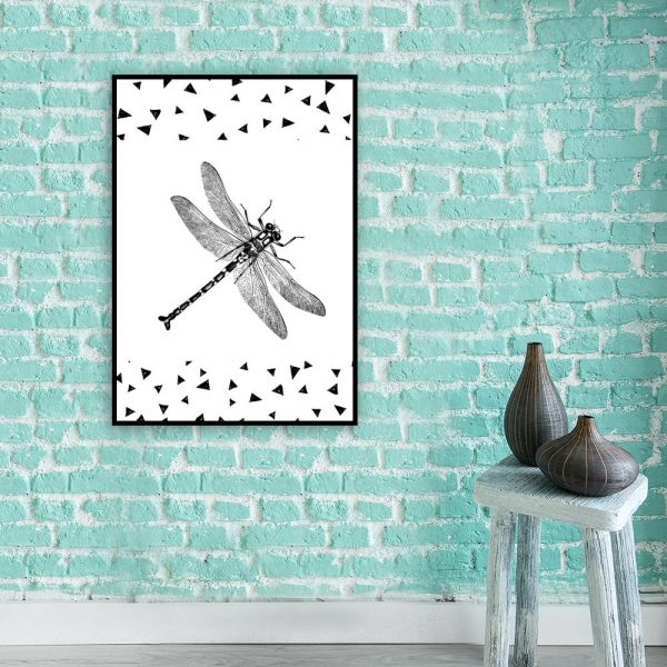 ważka na biało-czarnym tle