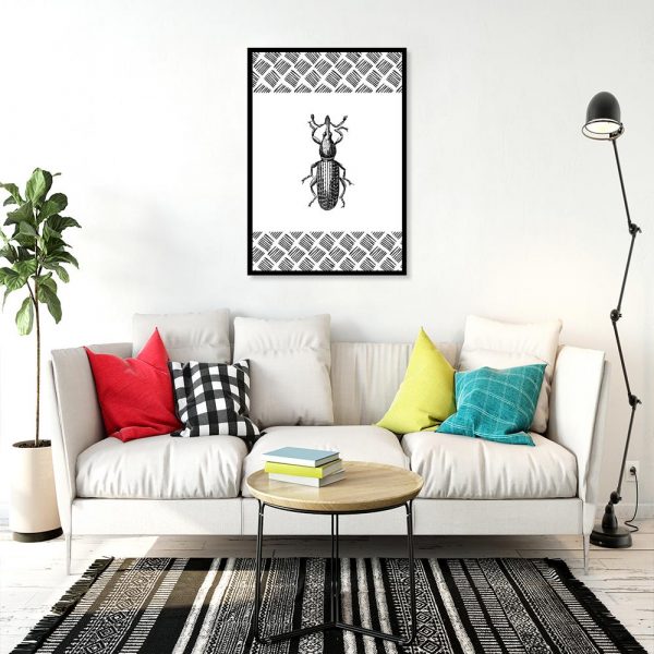 czarno-biała dekoracja z robakiem