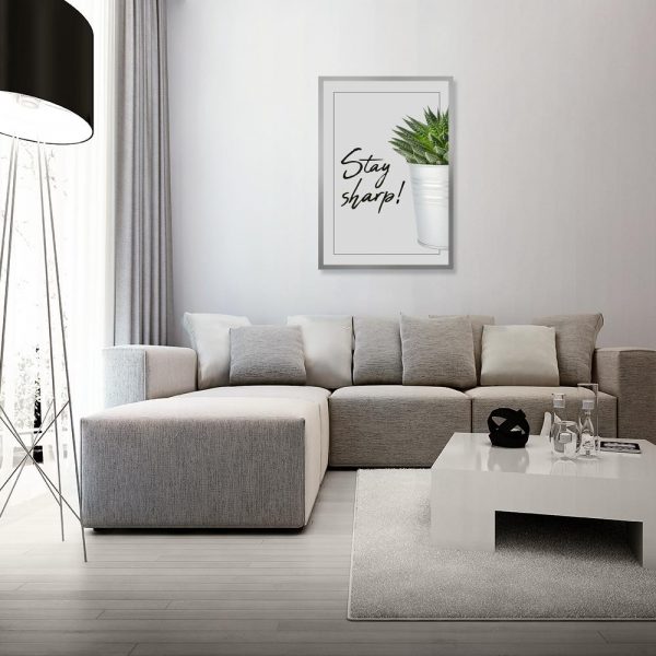 czarny napis stay sharp