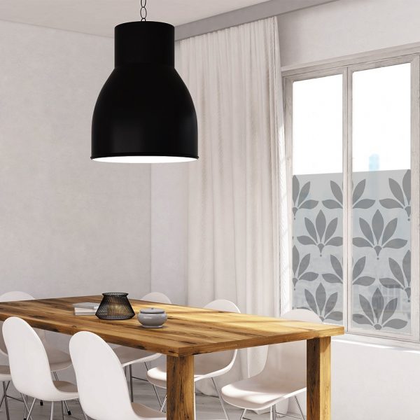 kwiatowa naklejka na szyby w kuchni