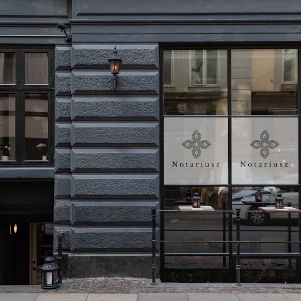 folia na okno do biura notariusza