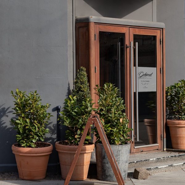 folia na szybę do gabinetu medycyny estetycznej z godzinami otwarcia