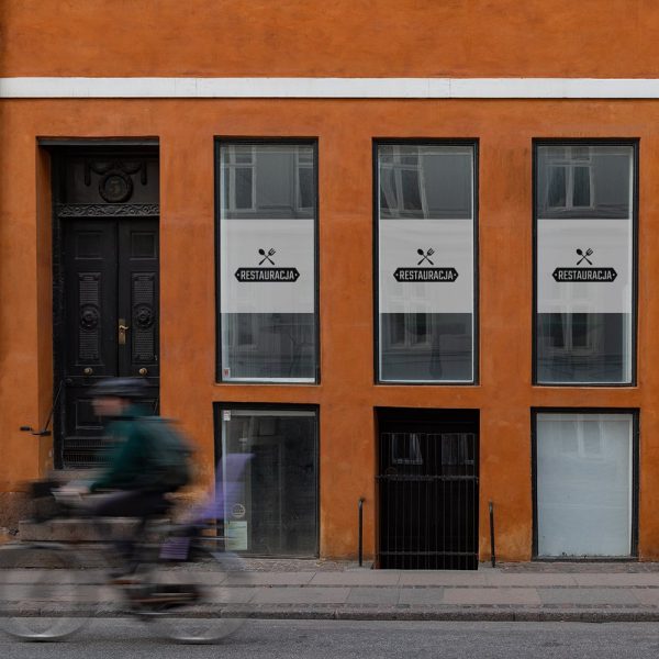 okleina okienna do restauracji z logo