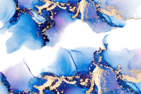 Wodne plamki jako dekoracja na tapecie