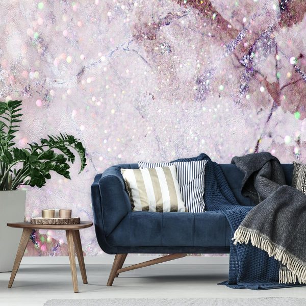 rózowy marmur na brokatowej tapecie