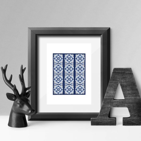 Plakat do oprawienia z niebieskimi wzorami